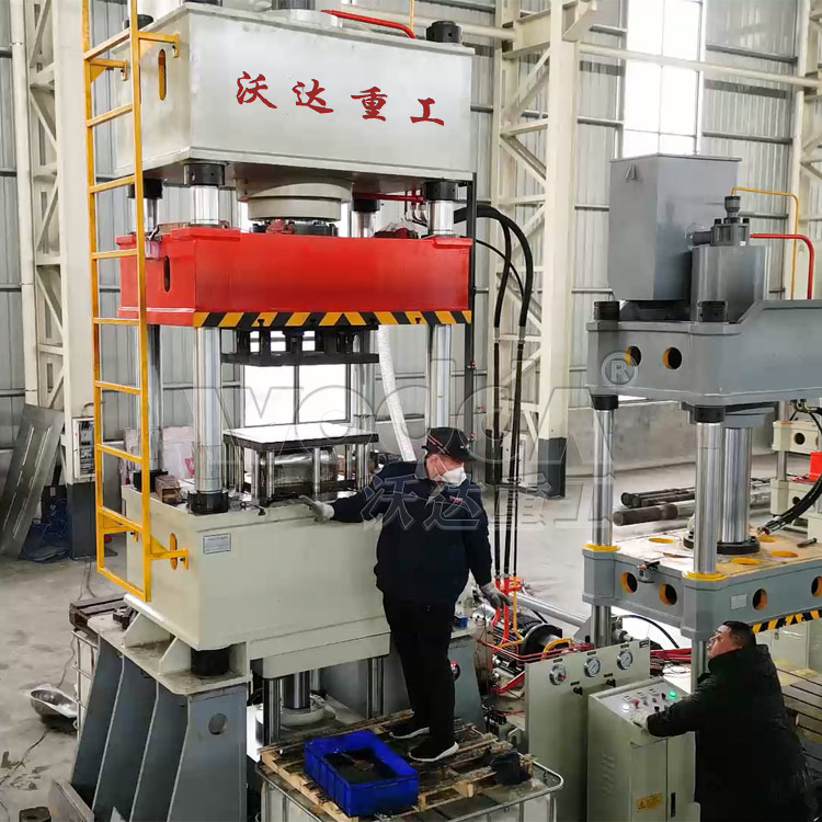 315噸不鏽(xiu)鋼蹲便(biàn)器拉伸(shēn)機 315噸不(bú)鏽鋼蹲(dun)便器拉(lā)伸機