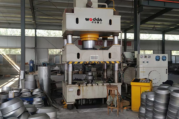 500噸封頭(tou)拉伸機(jī) 500噸封頭(tou)拉伸機(ji)