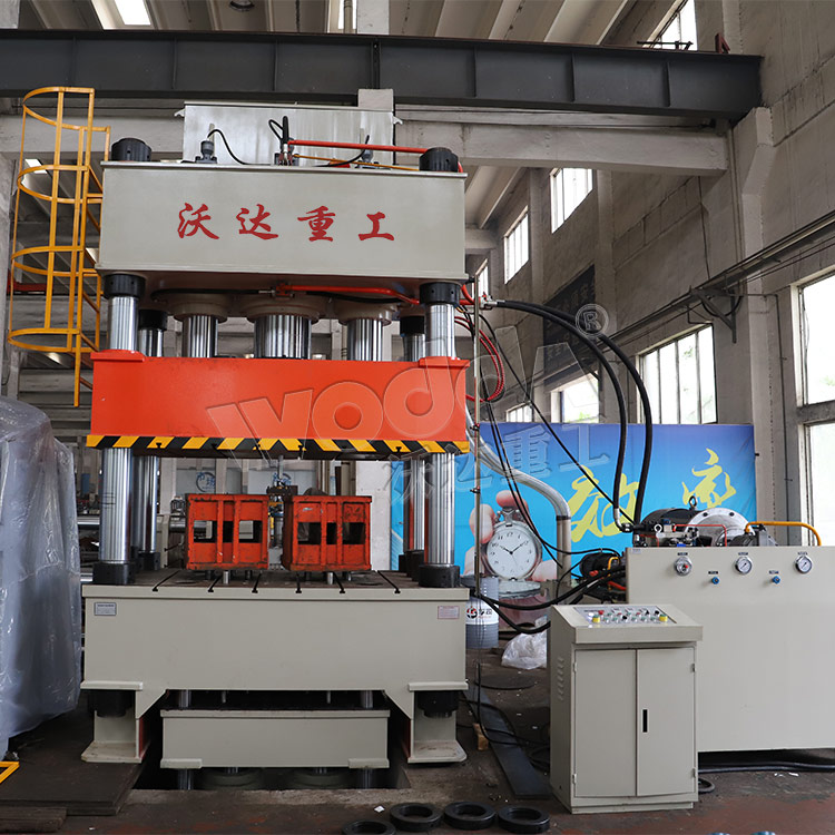 800噸汽車配件(jian)拉伸液壓機(四(sì)柱式) 800噸汽車配(pèi)件拉伸液壓機(ji)(四柱式)