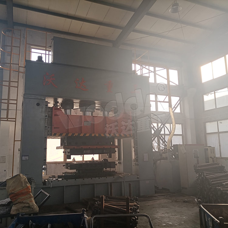 1000噸汽(qì)車配件拉伸液(yè)壓機(框架式) 1000噸(dūn)汽車配件拉伸(shen)液壓機(框架式(shì))