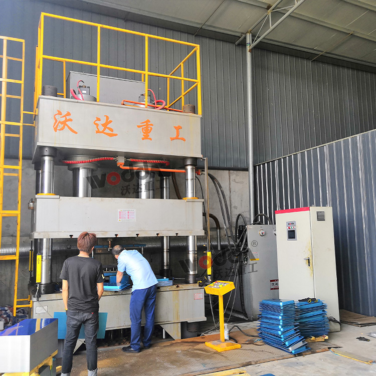 500噸不鏽(xiù)鋼托盤拉伸(shēn)機 500噸不鏽鋼(gang)托盤拉伸機(jī)