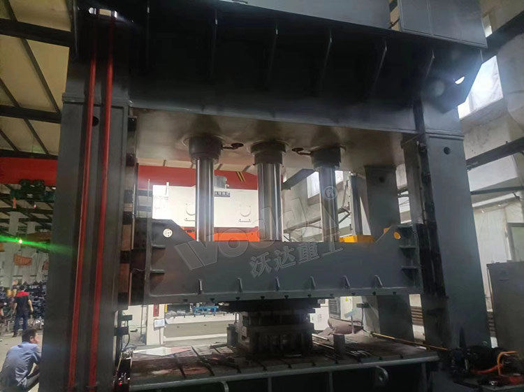 630噸帶液(yè)壓墊框架(jia)式液壓機(jī) 630噸帶液壓(ya)墊框架式(shi)液壓機