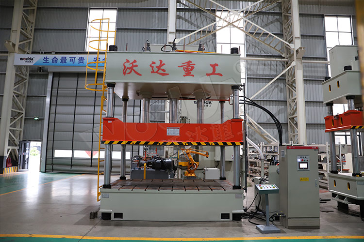 315噸汽(qi)車内飾件(jiàn)液壓機 315噸(dūn)汽車内飾(shì)件液壓機(ji)