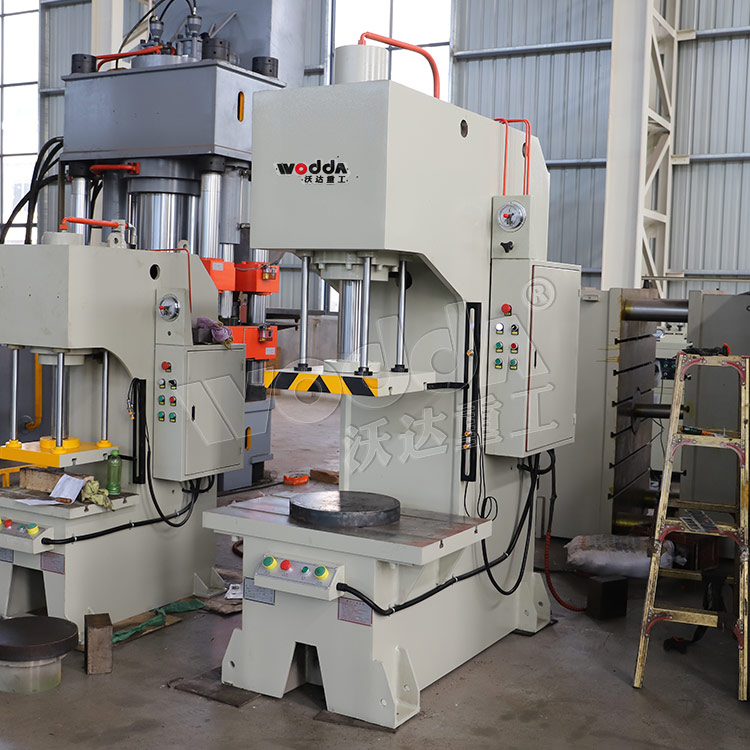 50噸單柱(zhù)液壓機(jī) 50噸單柱(zhù)液壓機(jī)