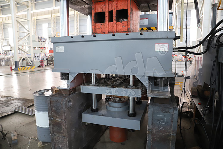 液(ye)壓墊多頂(dǐng)杆 液壓墊(niàn)多頂杆