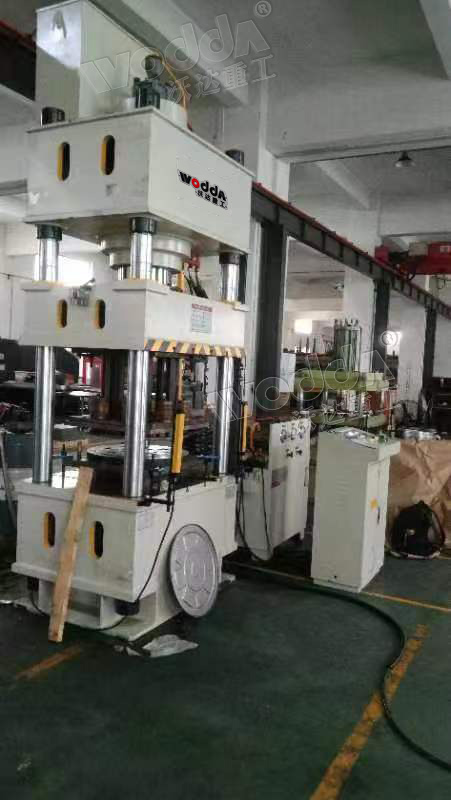 拉(la)伸消防水(shui)帶纏繞機(jī)側闆壓力(lì)機