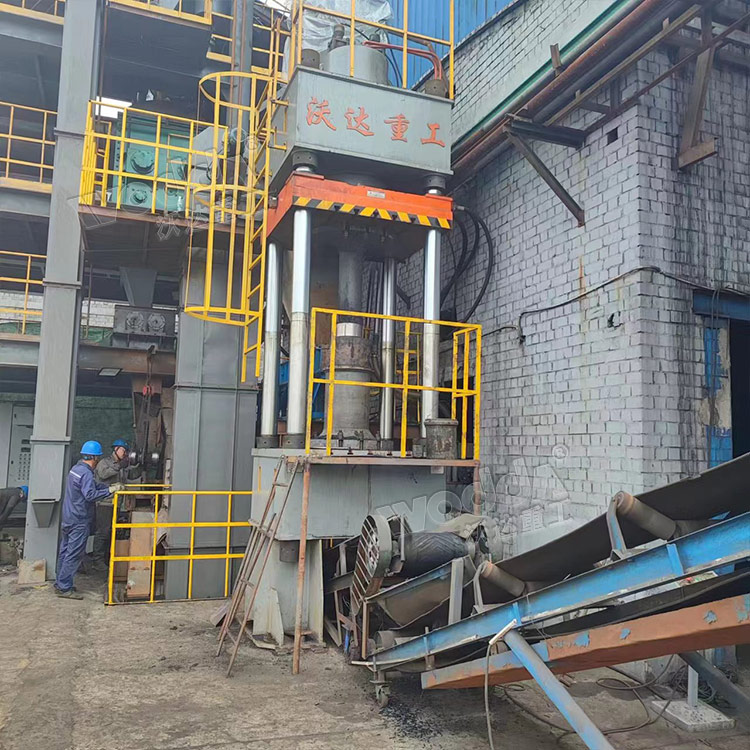 630噸全(quán)自動粉末(mo)液壓機 630噸(dun)全自動粉(fěn)末液壓機(jī)