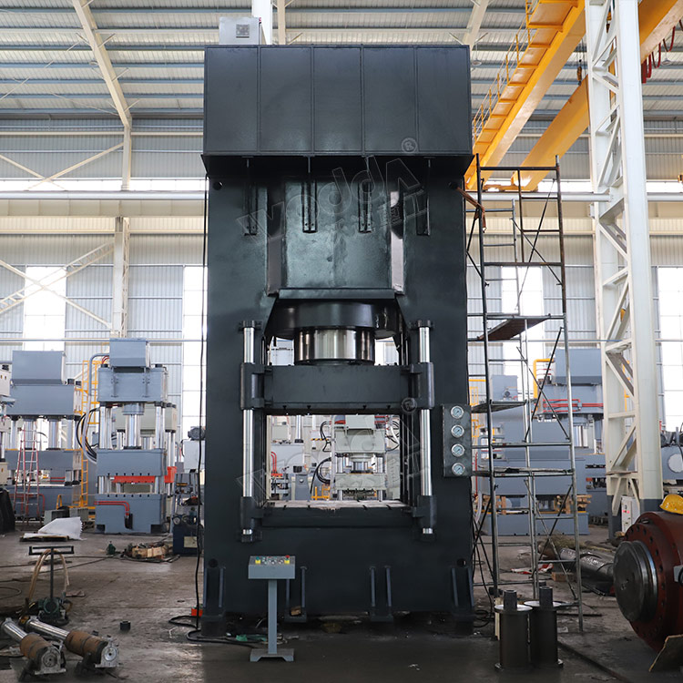 1800噸框架(jia)式液壓機.jpg 1800噸框(kuang)架式液壓機.jpg