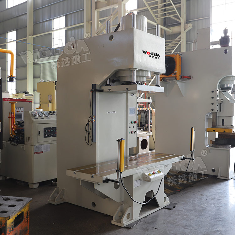 200噸單臂(bi)液壓機