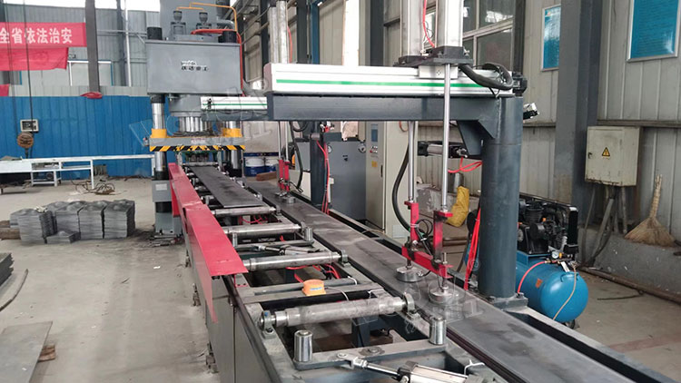 500噸全(quán)自動錨杆托(tuō)盤生産線.jpg 500噸(dun)全自動錨杆(gan)托盤生産線(xiàn).jpg