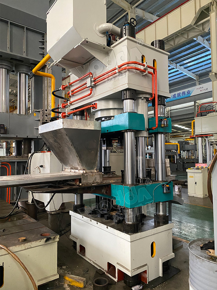 630噸全(quán)自動鹽磚機 630噸全(quan)自動鹽磚機