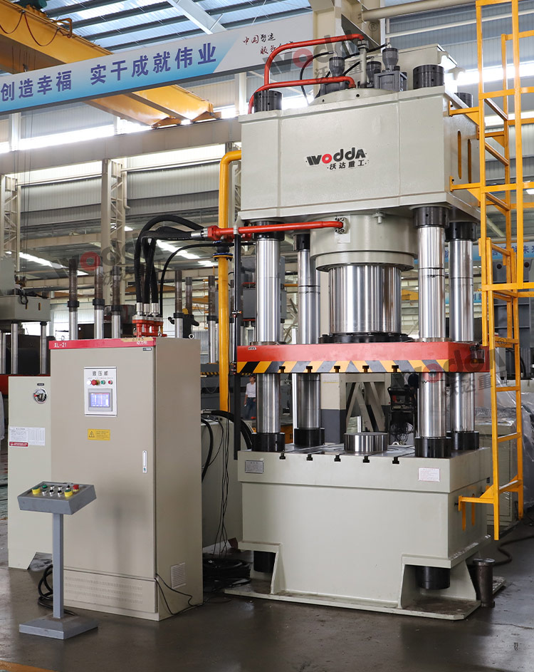 800噸(dūn)四柱液(ye)壓機車(che)間試機(jī) 800噸四柱(zhù)液壓機(ji)車間試(shì)機