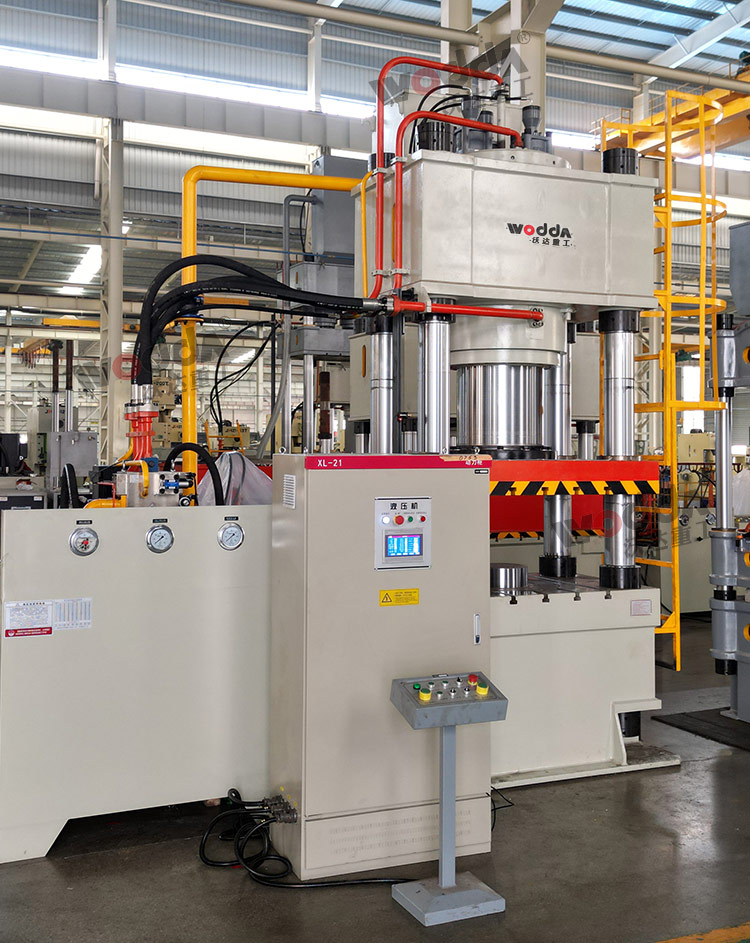 伺(si)服800噸三(san)梁四柱(zhu)液壓機(jī) 伺服800噸(dūn)三梁四(si)柱液壓(yā)機