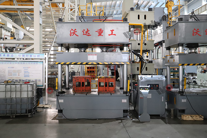 200噸四(si)柱液壓機(ji)