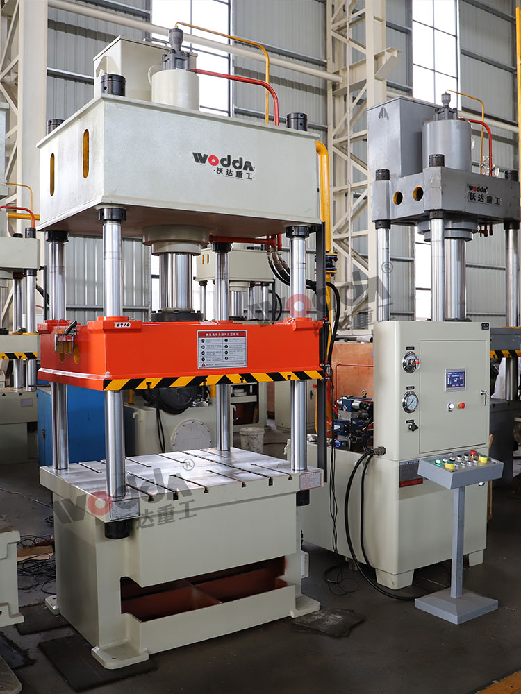 100噸三梁(liang)四柱液壓(yā)機 100噸三梁(liang)四柱液壓(ya)機