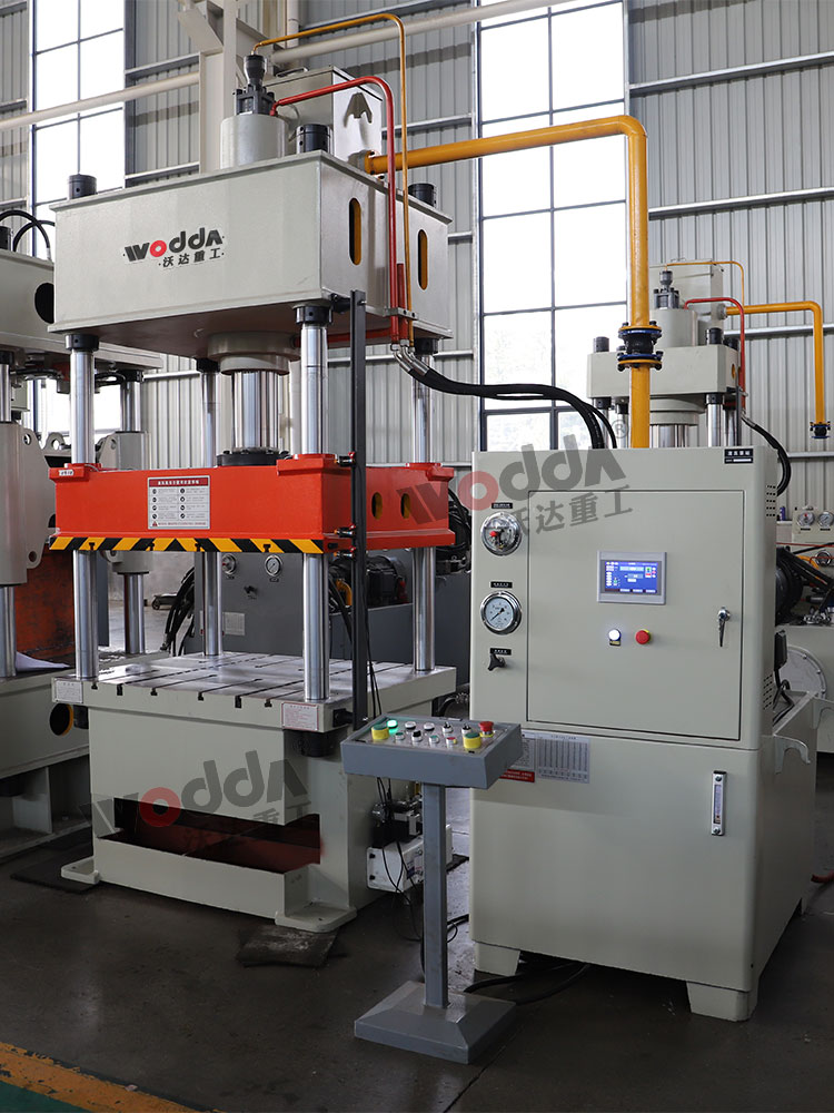 100噸(dun)四柱液壓(yā)機車間展(zhǎn)示 100噸四柱(zhu)液壓機車(chē)間展示