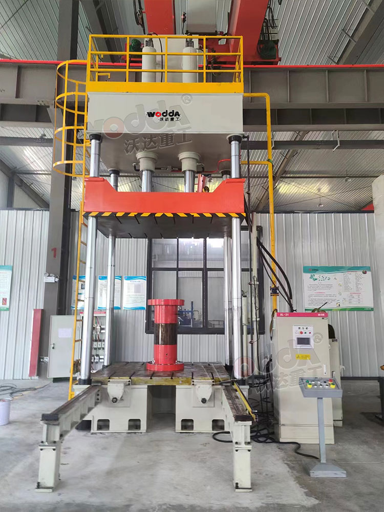 200噸四柱液(yè)壓機帶移(yi)動工作台(tai)客戶現場(chǎng) 200噸四柱液(yè)壓機帶移(yi)動工作台(tai)客戶現場(chǎng)