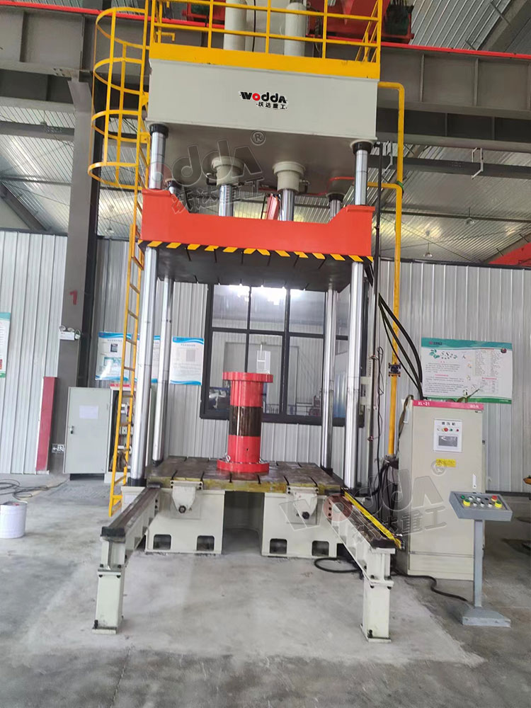 四柱式200噸(dūn)電機壓裝(zhuang)液壓機 四(si)柱式200噸電(dian)機壓裝液(ye)壓機