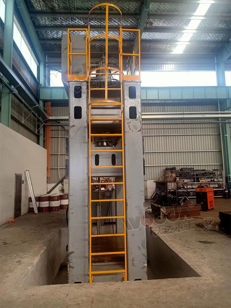 800噸框架式(shi)液壓機現(xiàn)場調試 800噸(dun)框架式液(ye)壓機現場(chǎng)調試