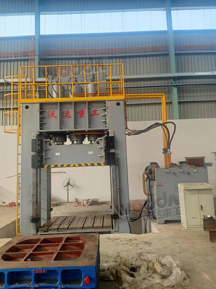 800噸框(kuàng)架式液壓(yā)機客戶現(xiàn)場 800噸框架(jia)式液壓機(jī)客戶現場(chǎng)