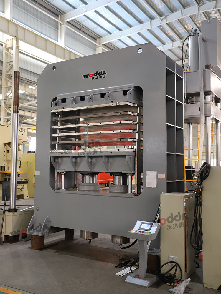 400噸龍(lóng)門液壓機