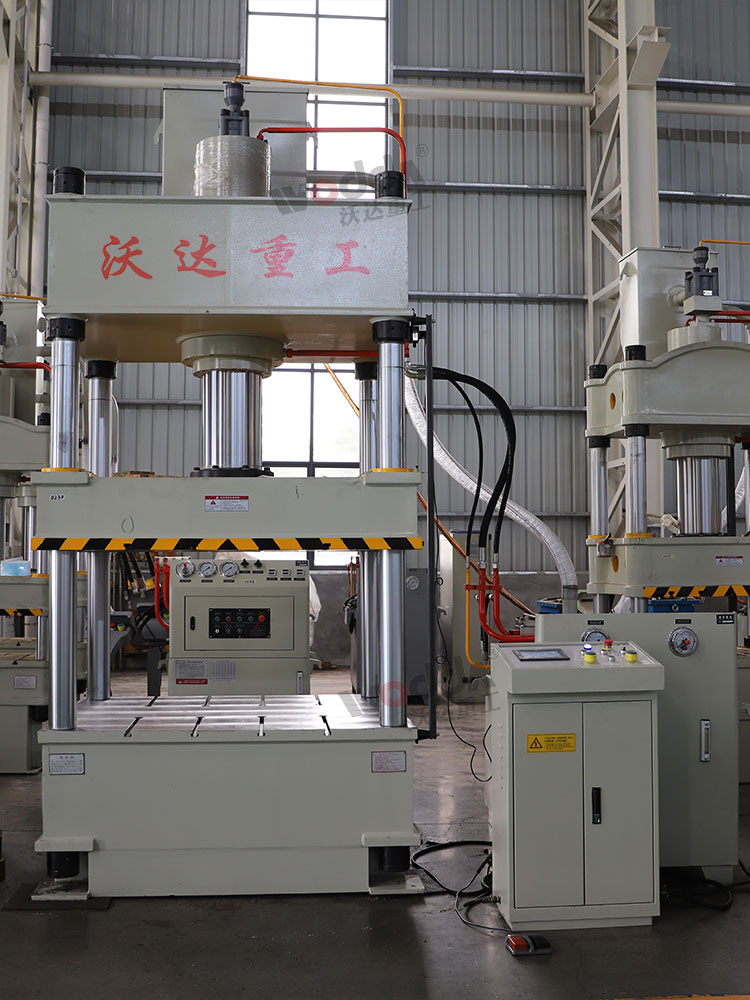 大(dà)台面200噸三梁(liang)四柱液壓機(ji) 大台面200噸三(sān)梁四柱液壓(ya)機