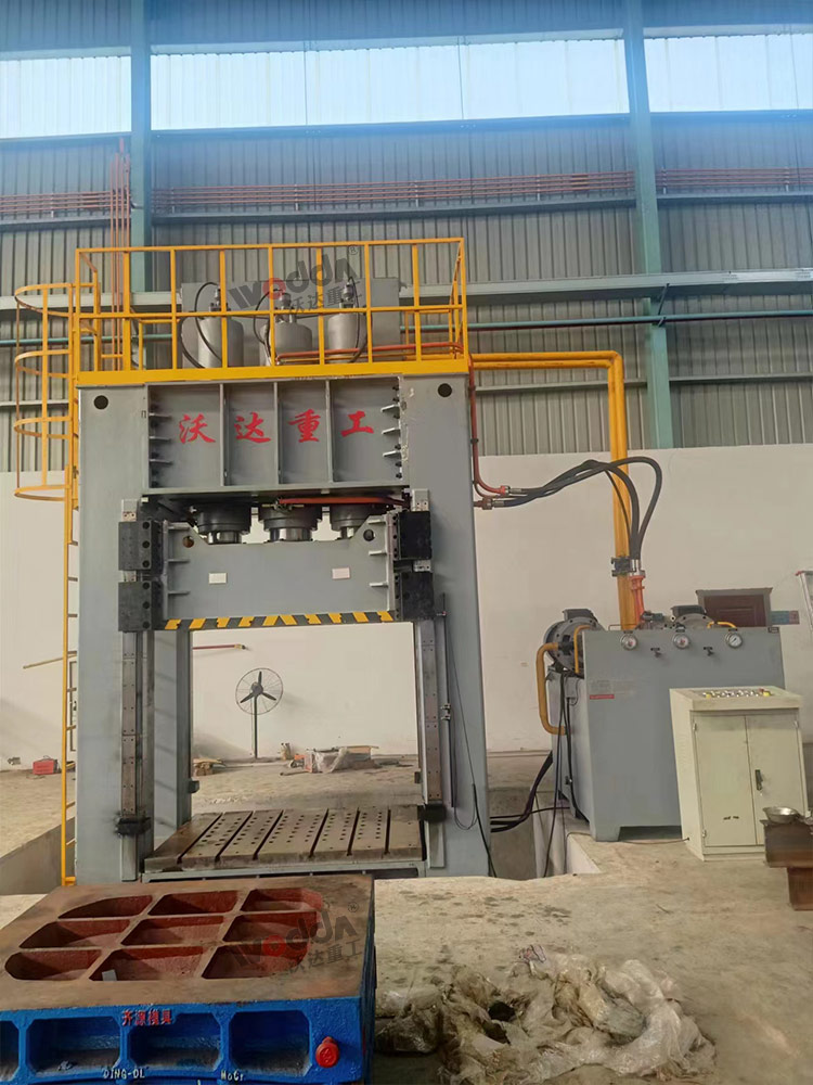 800噸(dūn)框架式薄(bao)闆拉伸液(yè)壓機