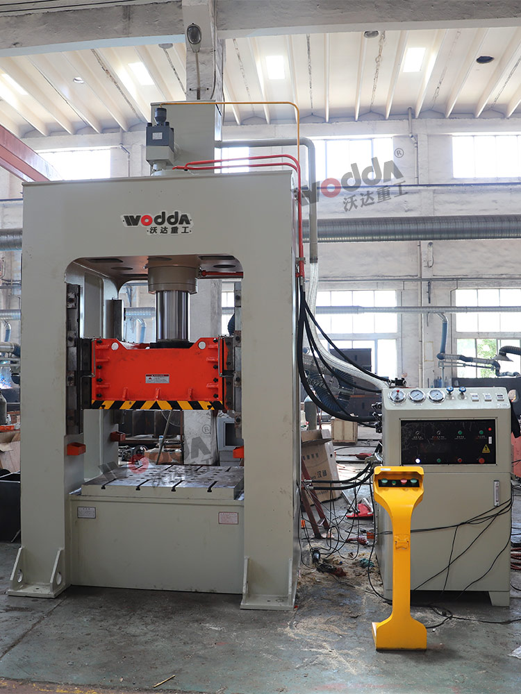 200噸框架式拉(la)伸液壓機 200噸(dūn)框架式拉伸(shēn)液壓機