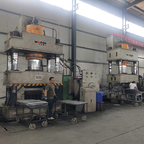 不鏽(xiu)鋼地溝蓋闆成(chéng)型液壓機