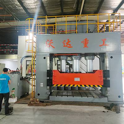 1000噸框架式薄(bao)闆拉伸液壓(yā)機_1000噸框架液(yè)壓機