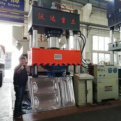 不鏽鋼水箱(xiāng)闆拉伸液壓(ya)機_400噸拉伸機(jī)