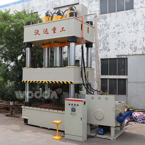 1800T三梁(liang)四柱液壓機