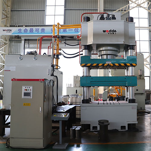 800噸(dūn)牛羊舔磚液壓(ya)機_20公斤鹽磚液(yè)壓機