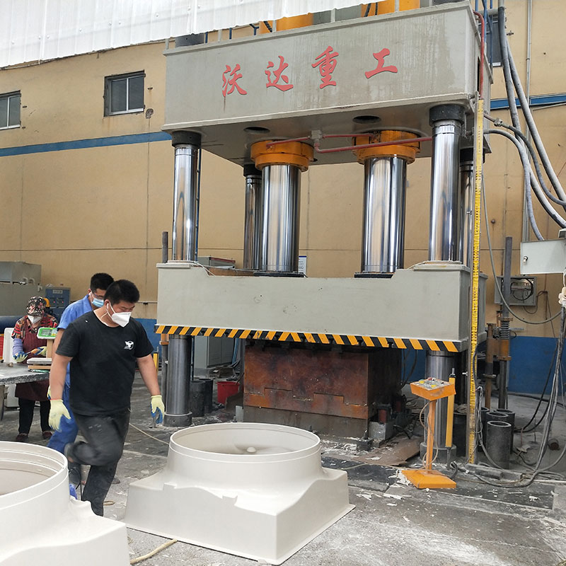 玻璃(li)鋼風機(ji)罩成型(xíng)液壓機(jī)