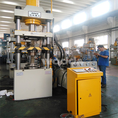 150噸四(sì)柱四梁(liang)銀粉機(ji)