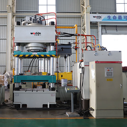 630噸牛羊舔磚液(yè)壓機_630噸四梁四(sì)柱液壓機