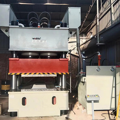 3000噸鋼木(mù)門壓花(hua)機