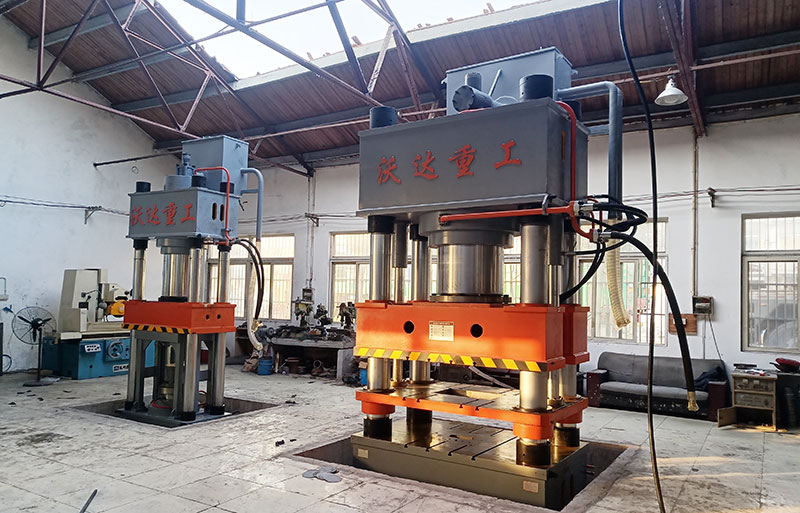 1250噸陶瓷粉末(mo)成型液壓機(jī) 1250噸陶瓷粉末(mò)成型液壓機(jī)