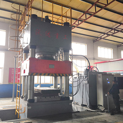 2000噸汽(qì)車離合(hé)器外殼(ké)拉伸液(ye)壓機